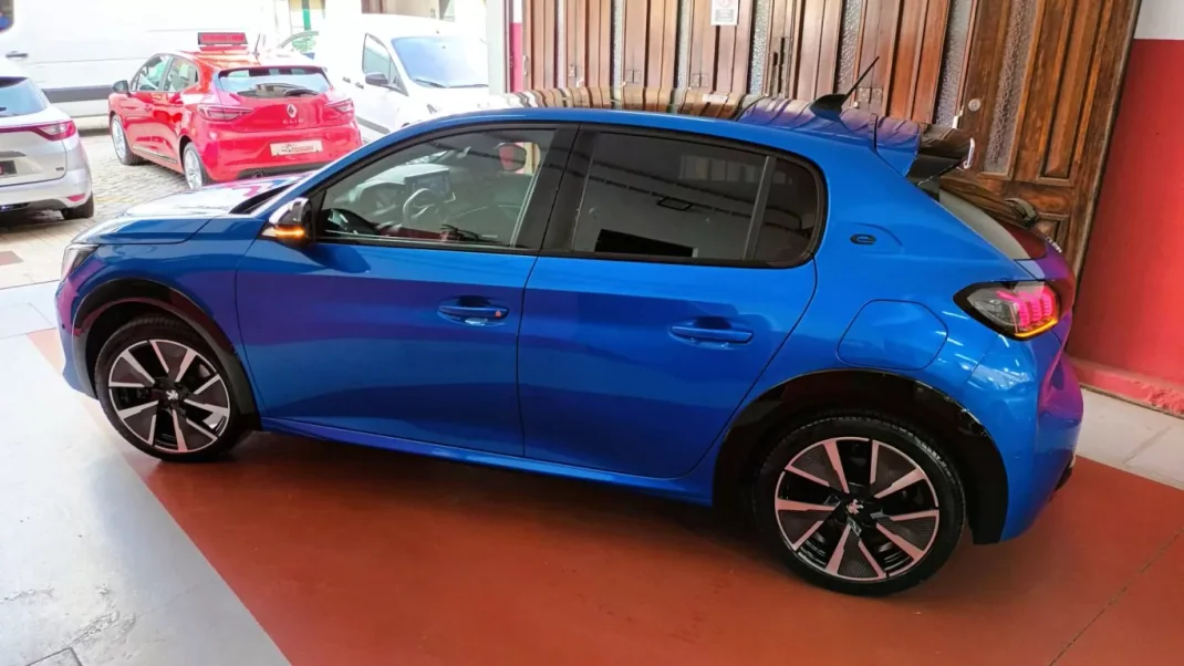 Peugeot e-208 2020 - 22890 EUR, 12197 km - AUTO.MOTO.pt - 12197km - foto 19 de 77