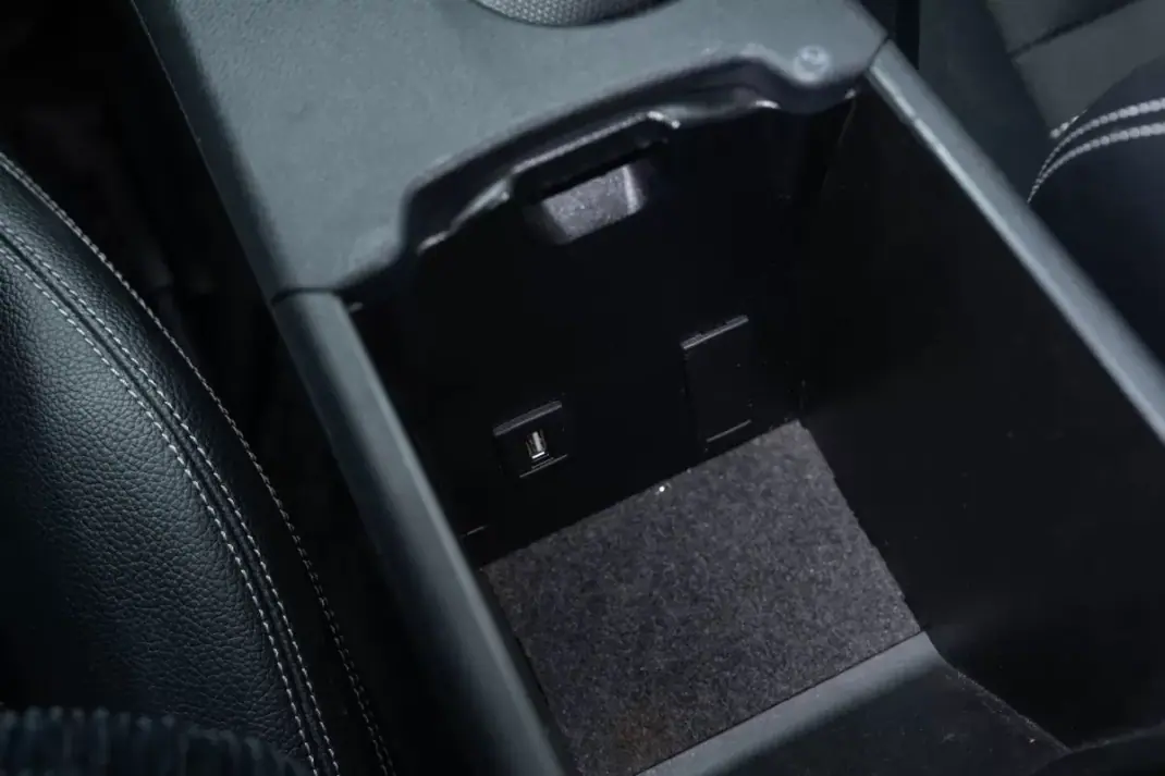 Mercedes-Benz A 180 2015 - 16950 EUR, 81000 km - AUTO.MOTO.pt - 81000km - foto 35 de 36