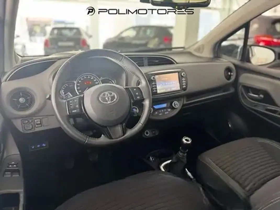Toyota Yaris 2018 - 14750 EUR, 84619 km - 84619km - foto 9 de 17
