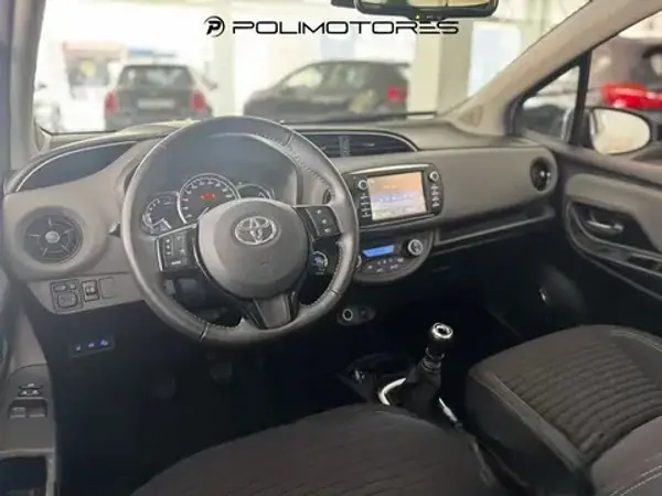 Toyota Yaris 2018 - 14750 EUR, 84619 km - AUTO.MOTO.pt - 84619km - foto 9 de 17