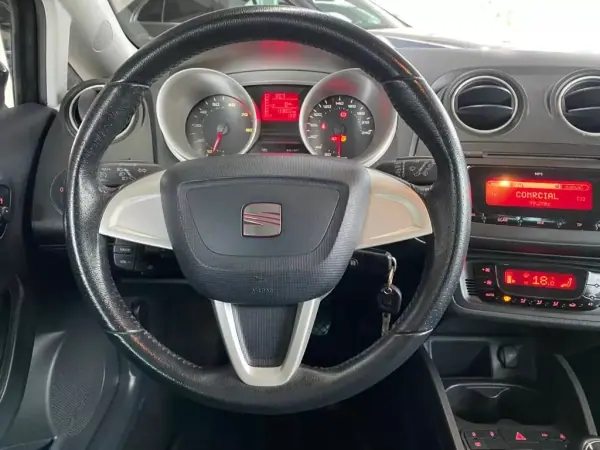 SEAT Ibiza 2011 - 7490 EUR, 134000 km - AUTO.MOTO.pt - 134000km - foto 26 de 34