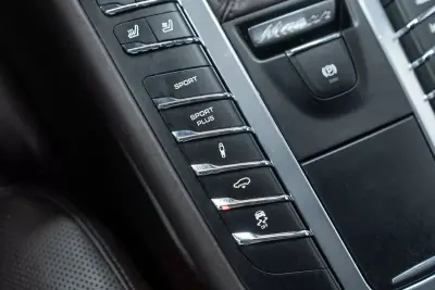 Porsche Macan 2016 - 49950 EUR, 131000 km - AUTO.MOTO.pt - 131000km - foto 48 de 53