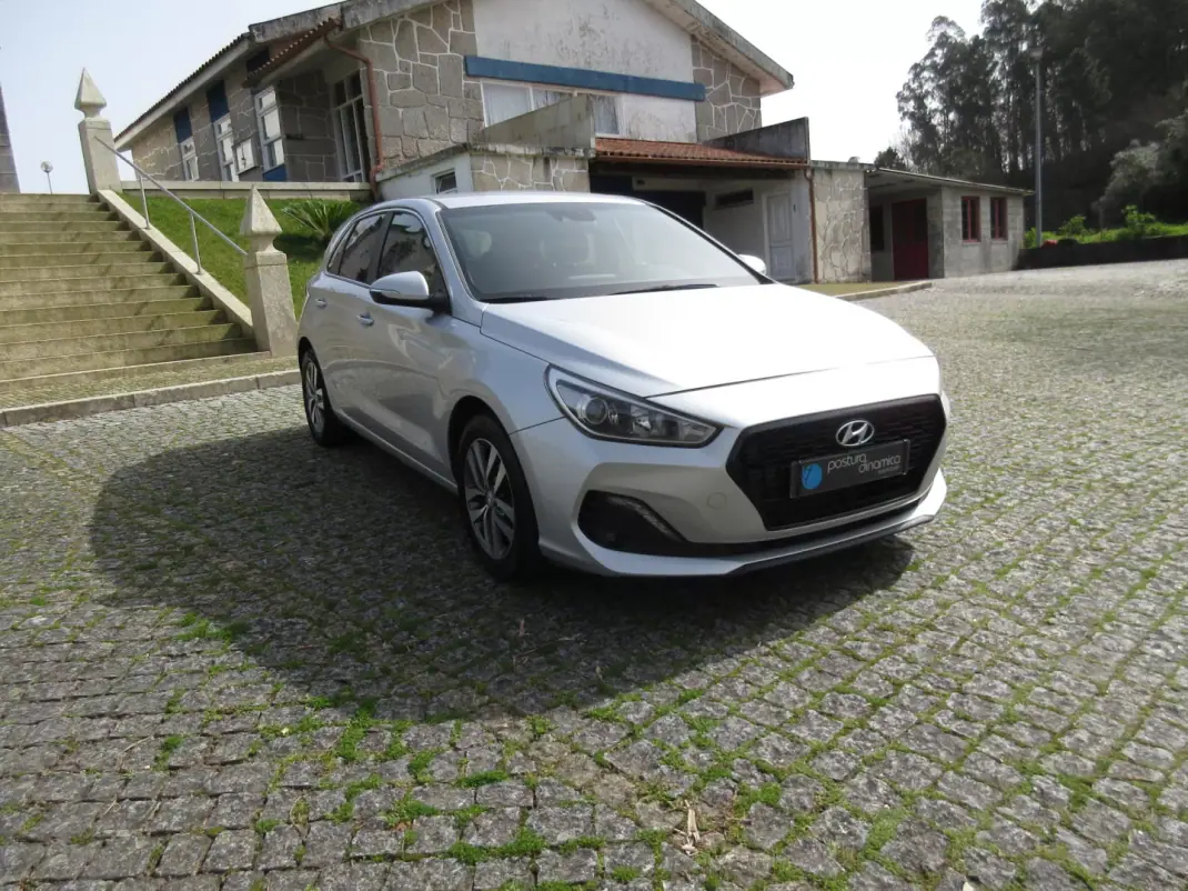 Hyundai i30 2019 - 14990 EUR, 108000 km - 108000km - foto 11 de 42