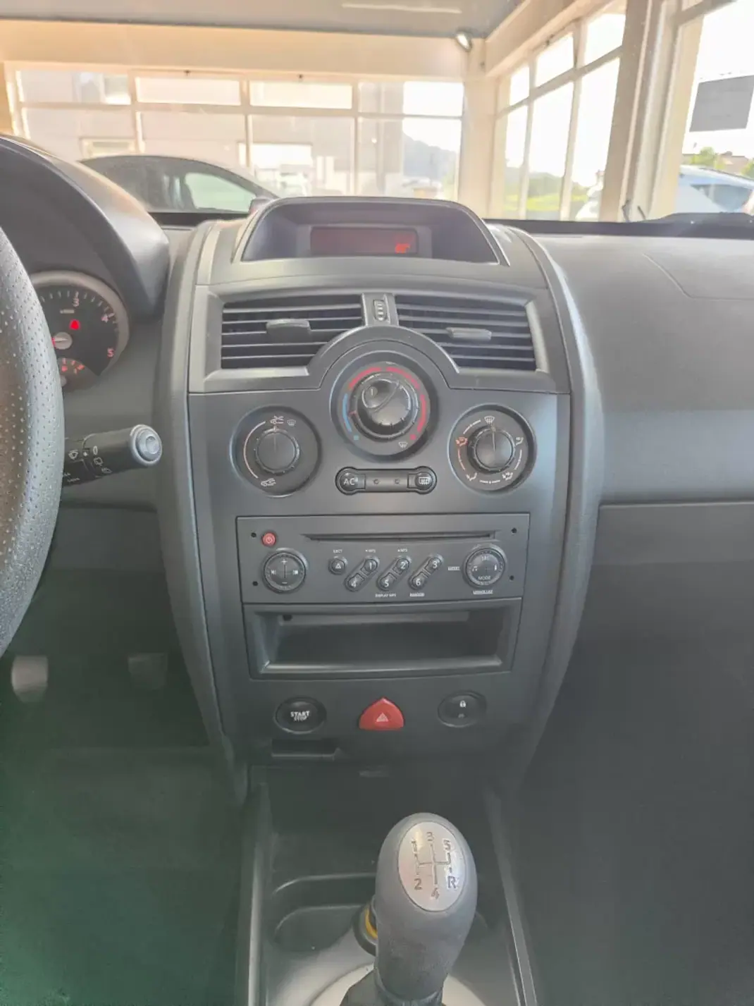 Renault Mégane 2005 - 2950 EUR, 278000 km - 278000km - foto 30 de 32