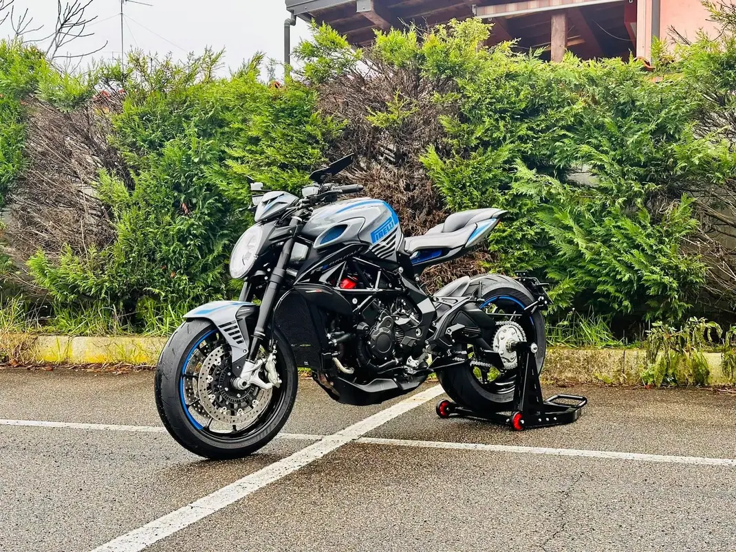 MV Agusta Brutale 800 RR Pirelli 2019 - 22500 EUR, 5300 km - 5300km - foto 5 de 8