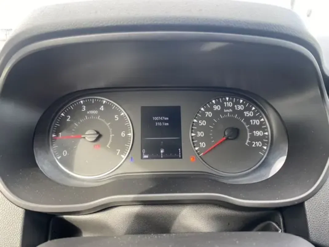 Dacia Duster 2020 - 21500 EUR, 100000 km - AUTO.MOTO.pt - 100000km - foto 8 de 27