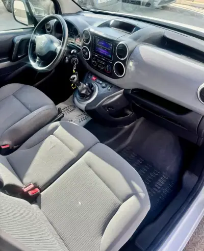 Peugeot 2016 - 13990 EUR, 189000 km - AUTO.MOTO.pt - 189000km - foto 4 de 18