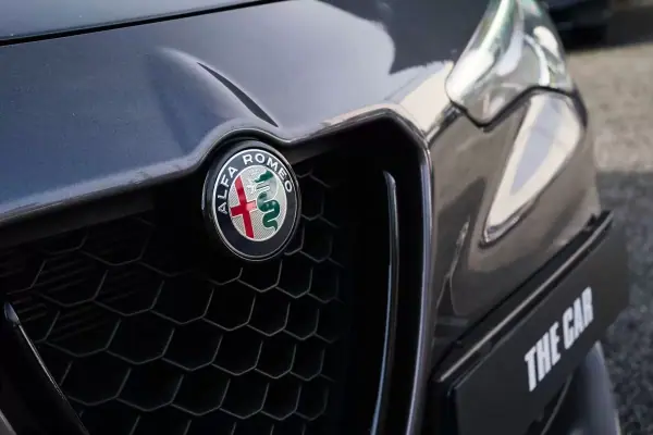 Alfa Romeo Stelvio 2019 - 25900 EUR, 89000 km - AUTO.MOTO.pt - 89000km - foto 4 de 31