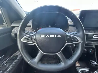 Dacia Jogger 2023 - 15500 EUR, 122342 km - AUTO.MOTO.pt - 122342km - foto 11 de 20