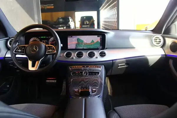 Mercedes-Benz E 300 2019 - 23900 EUR, 178524 km - AUTO.MOTO.pt - 178524km - foto 4 de 18