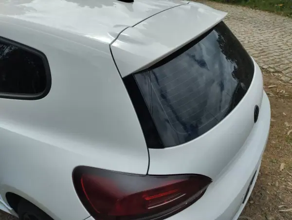 Volkswagen Scirocco 2011 - 10000 EUR, 215000 km - AUTO.MOTO.pt - 215000km - foto 12 de 30