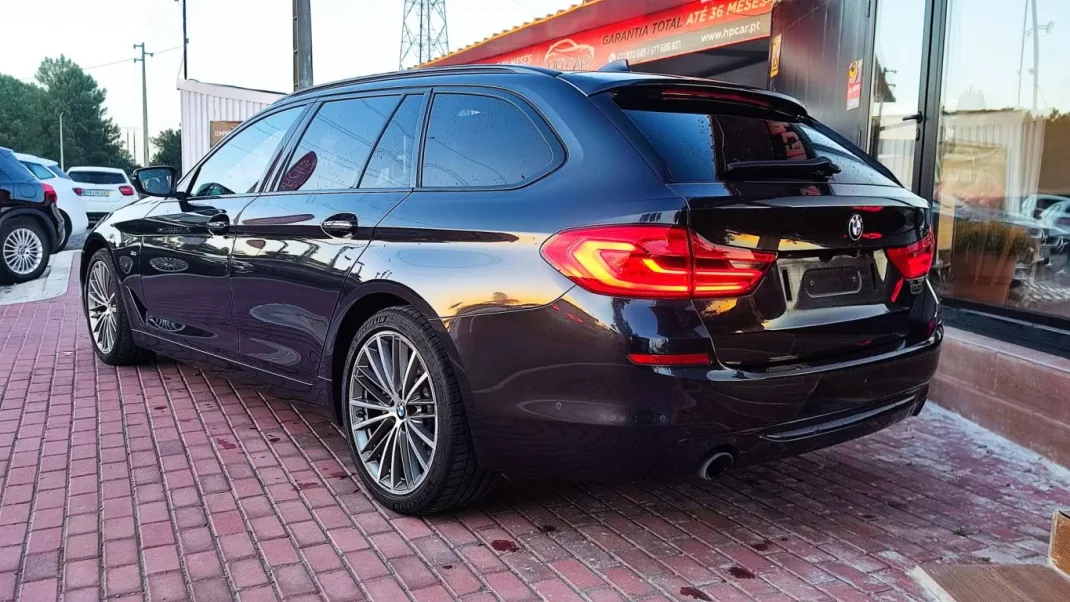 BMW 520 2018 - 29990 EUR, 130000 km - AUTO.MOTO.pt - 130000km - foto 32 de 43