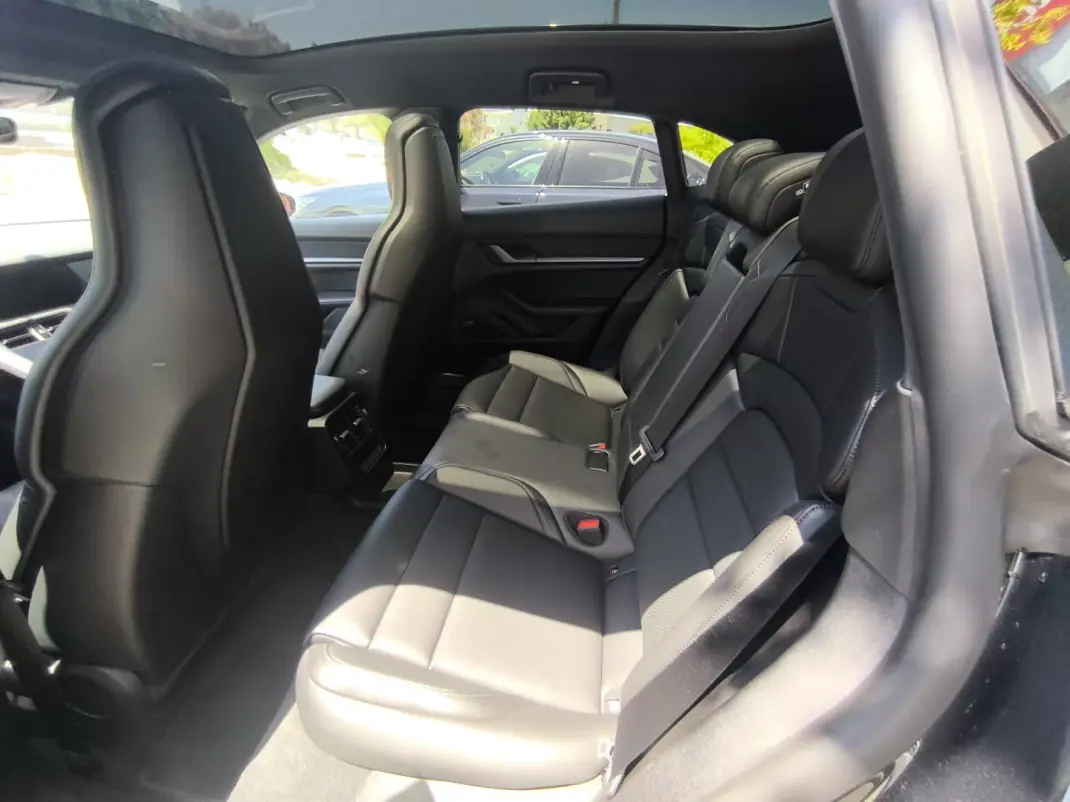 Porsche Taycan Sport Turismo 2024 - 92500 EUR, 36000 km - 36000km - foto 13 de 25