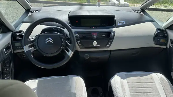 Citroën C4 Picasso 2007 - 4250 EUR, 270000 km - AUTO.MOTO.pt - 270000km - foto 9 de 16