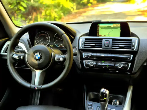 BMW 116 2017 - 12900 EUR, 205000 km - AUTO.MOTO.pt - 205000km - foto 14 de 25