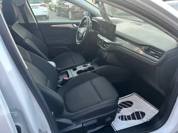 Ford Focus SW 2023 - 23947 EUR, 31000 km - AUTO.MOTO.pt - 31000km - foto 9 de 16