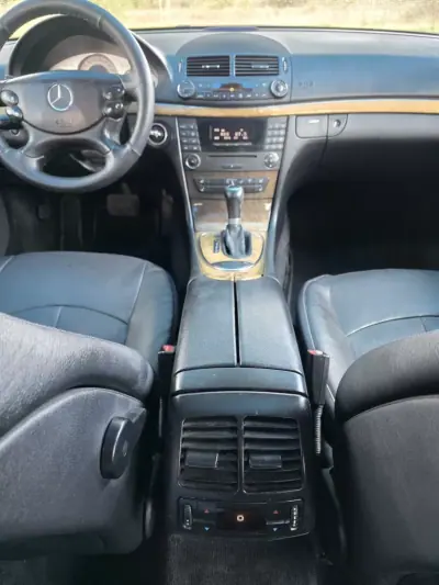 Mercedes-Benz E 220 2007 - 8990 EUR, 330000 km - AUTO.MOTO.pt - 330000km - foto 13 de 15