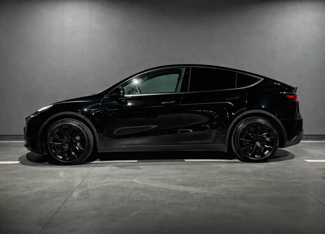 Tesla Model Y 2024 - 38490 EUR, 17630 km - AUTO.MOTO.pt - 17630km - foto 5 de 13