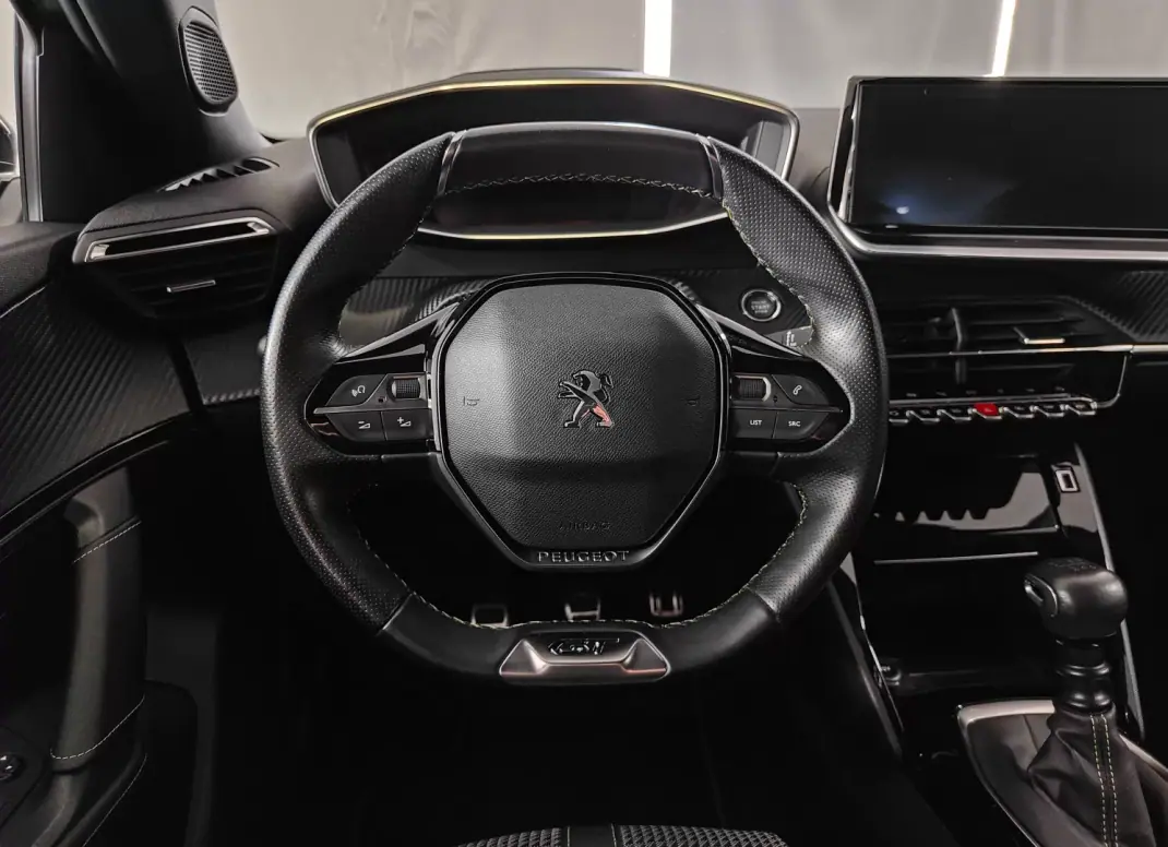 Peugeot 2008 2020 - 15990 EUR, 67000 km - AUTO.MOTO.pt - 67000km - foto 36 de 61