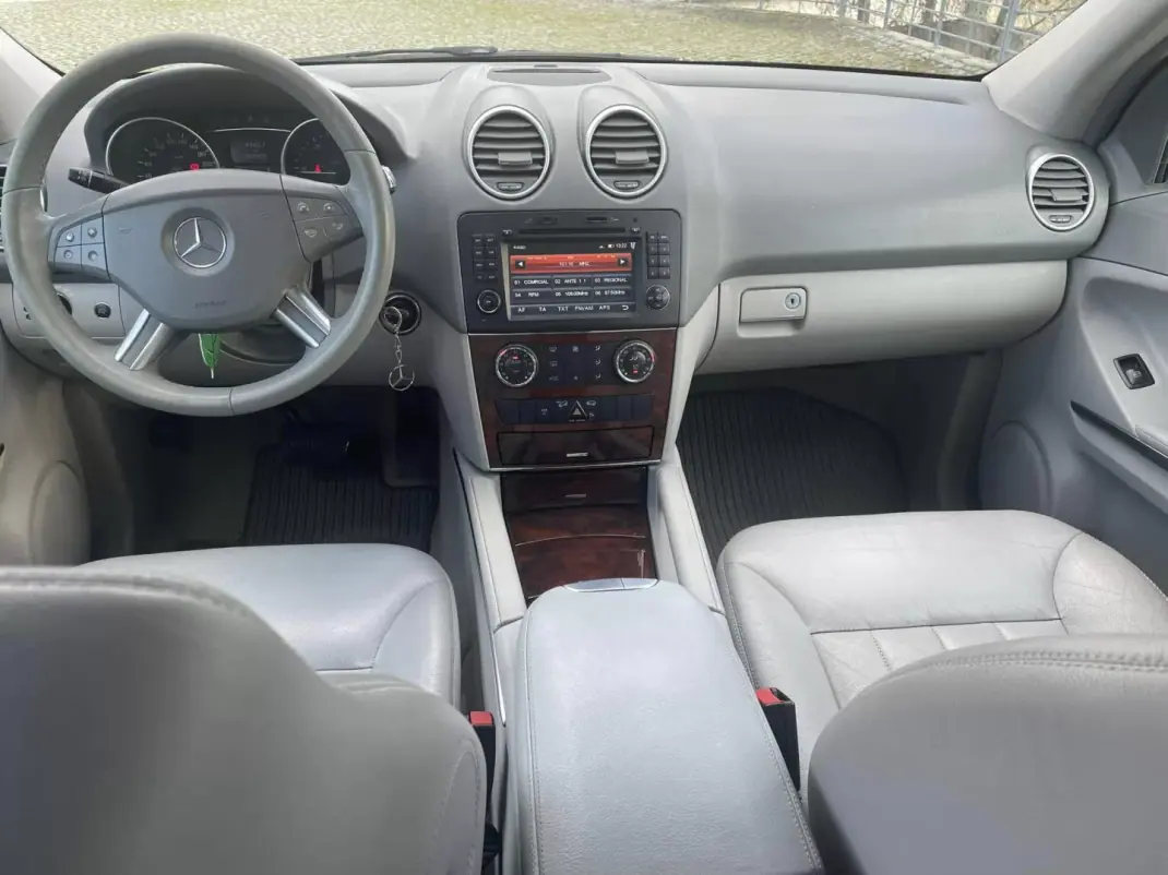 Mercedes-Benz ML 320 2005 - 18900 EUR, 207000 km - AUTO.MOTO.pt - 207000km - foto 7 de 11