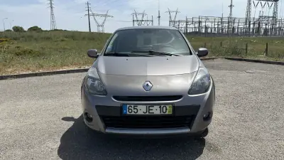 Renault Clio 2010 - 3650 EUR, 202000 km - AUTO.MOTO.pt - 202000km - foto 2 de 15