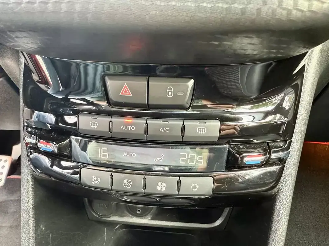Peugeot 2008 2017 - 9990 EUR, 107000 km - AUTO.MOTO.pt - 107000km - foto 40 de 42