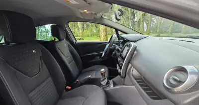 Renault Clio 2017 - 10950 EUR, 114000 km - AUTO.MOTO.pt - 114000km - foto 14 de 19