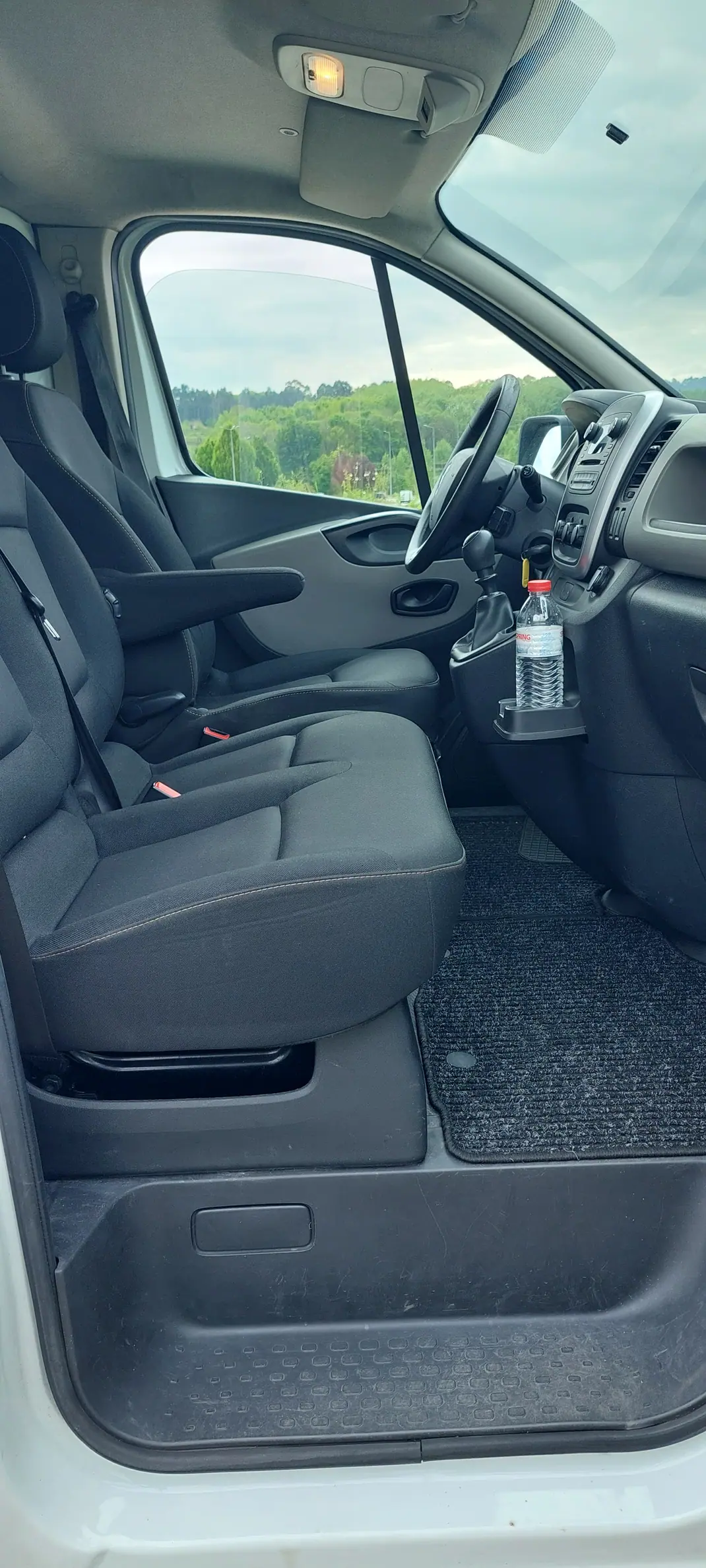 Renault Trafic 2018 - 14750 EUR, 190500 km - AUTO.MOTO.pt - 190500km - foto 12 de 13