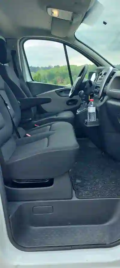 Renault Trafic 2018 - 14750 EUR, 190500 km - AUTO.MOTO.pt - 190500km - foto 12 de 13