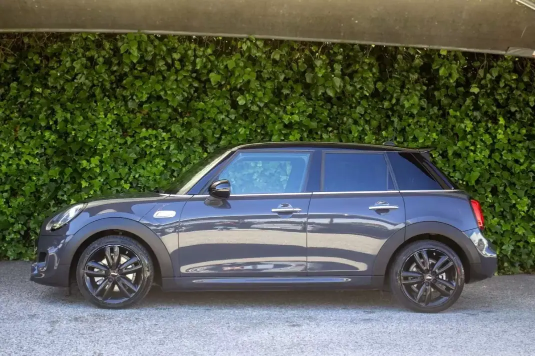 MINI 5 Portas 2019 - 24900 EUR, 105000 km - AUTO.MOTO.pt - 105000km - foto 7 de 17