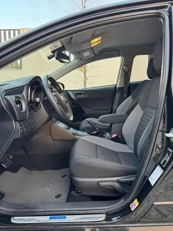 Toyota Auris 2016 - 15950 EUR, 82891 km - AUTO.MOTO.pt - 82891km - foto 10 de 26