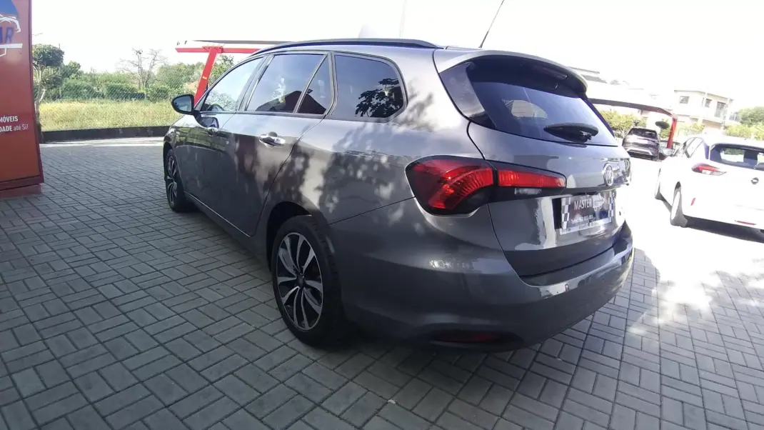 Fiat Tipo Station Wagon 2020 - 14350 EUR, 60939 km - AUTO.MOTO.pt - 60939km - foto 33 de 34