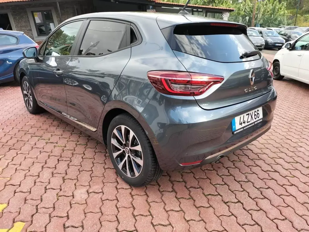 Renault Clio 2020 - 16250 EUR, 96000 km - AUTO.MOTO.pt - 96000km - foto 4 de 11