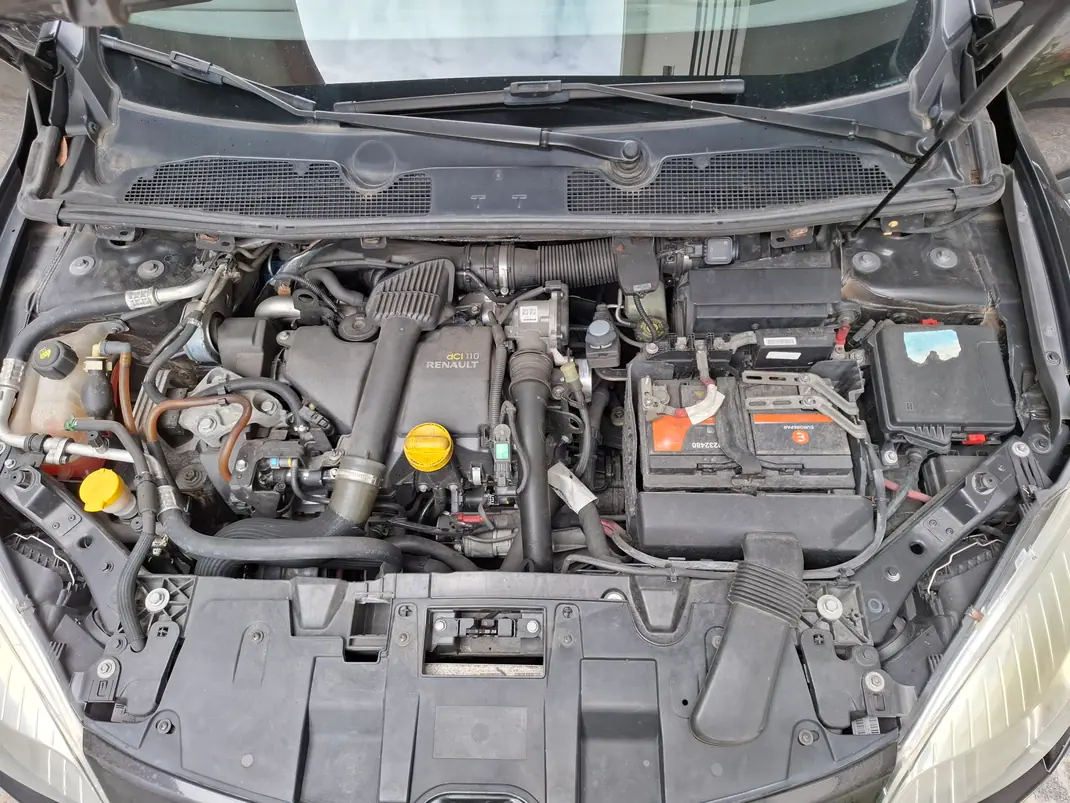 Renault Mégane Sport Tourer 2009 - 3750 EUR, 346000 km - AUTO.MOTO.pt - 346000km - foto 10 de 14