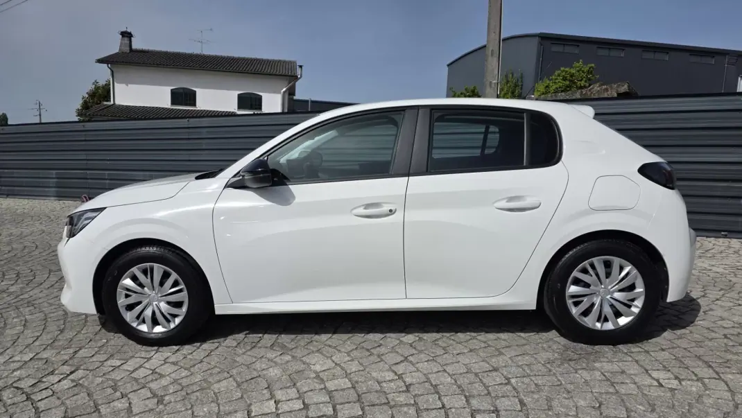 Peugeot 208 2022 - 13990 EUR, 49000 km - AUTO.MOTO.pt - 49000km - foto 2 de 24