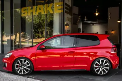 Volkswagen Golf 2011 - 14750 EUR, 178107 km - AUTO.MOTO.pt - 178107km - foto 2 de 35