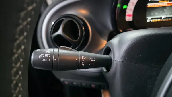 Smart ForTwo Coupé 2018 - 14990 EUR, 72000 km - AUTO.MOTO.pt - 72000km - foto 18 de 37