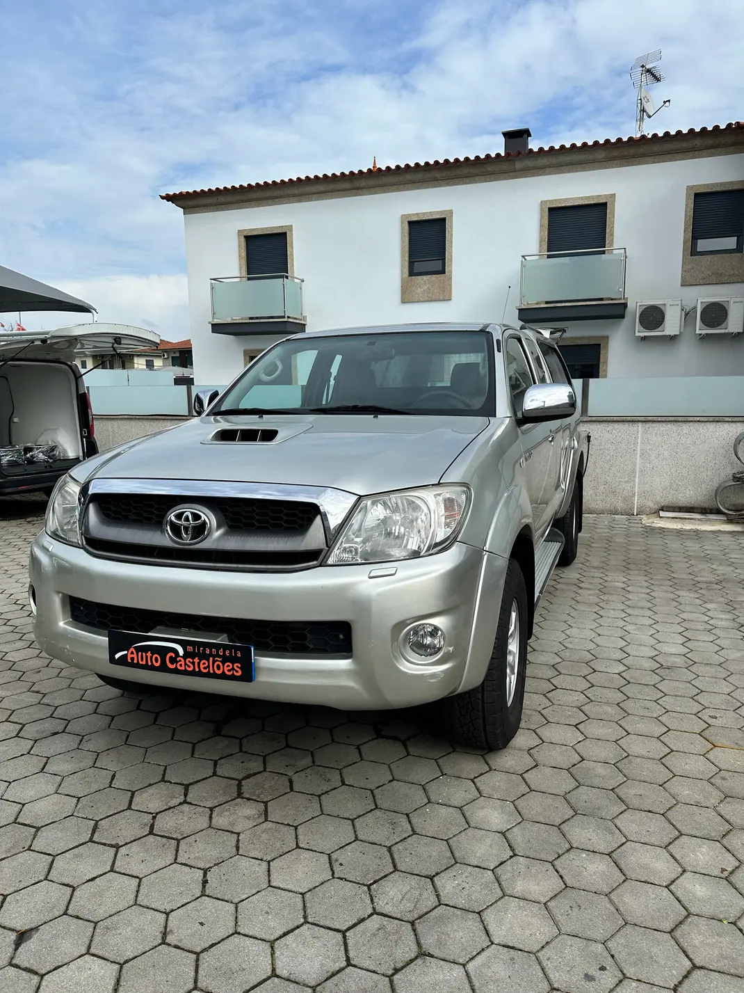 Toyota Hilux 2010 - 24000 EUR, 190115 km - AUTO.MOTO.pt - 190115km - foto 1 de 10