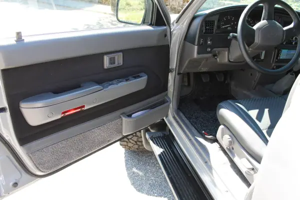 Toyota 4-Runner 1995 - 48000 EUR, 336000 km - AUTO.MOTO.pt - 336000km - foto 21 de 40