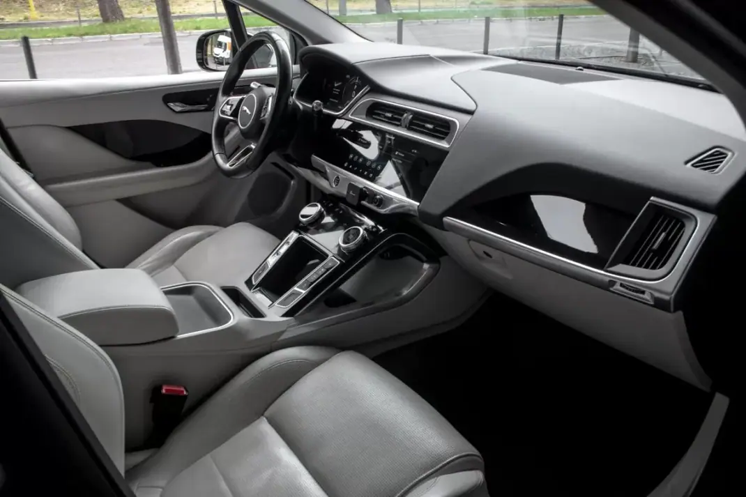 Jaguar I-Pace 2018 - 22990 EUR, 116299 km - AUTO.MOTO.pt - 116299km - foto 14 de 43