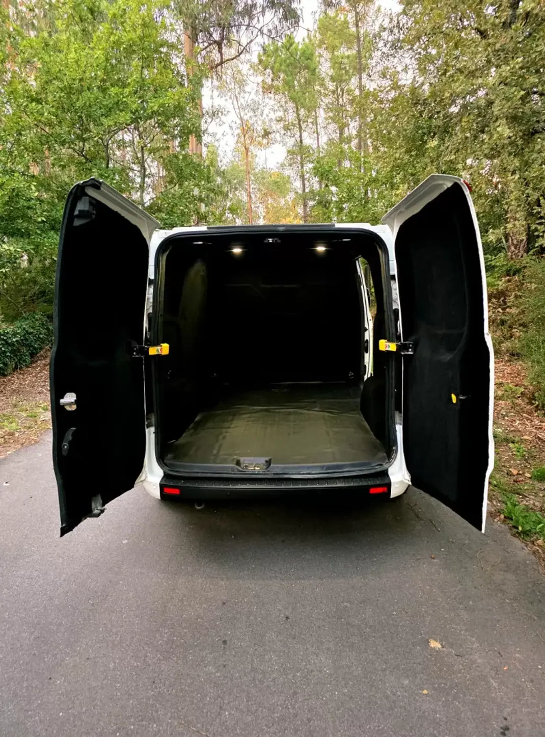 Ford Transit Custom 2020 - 16990 EUR, 142000 km - 142000km - foto 31 de 33