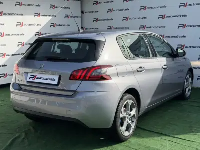 Peugeot 308 2020 - 12990 EUR, 128157 km - AUTO.MOTO.pt - 128157km - foto 7 de 13