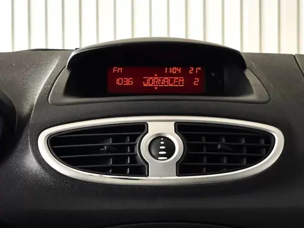 Renault Clio Break 2012 - 6500 EUR, 190800 km - AUTO.MOTO.pt - 190800km - foto 31 de 34
