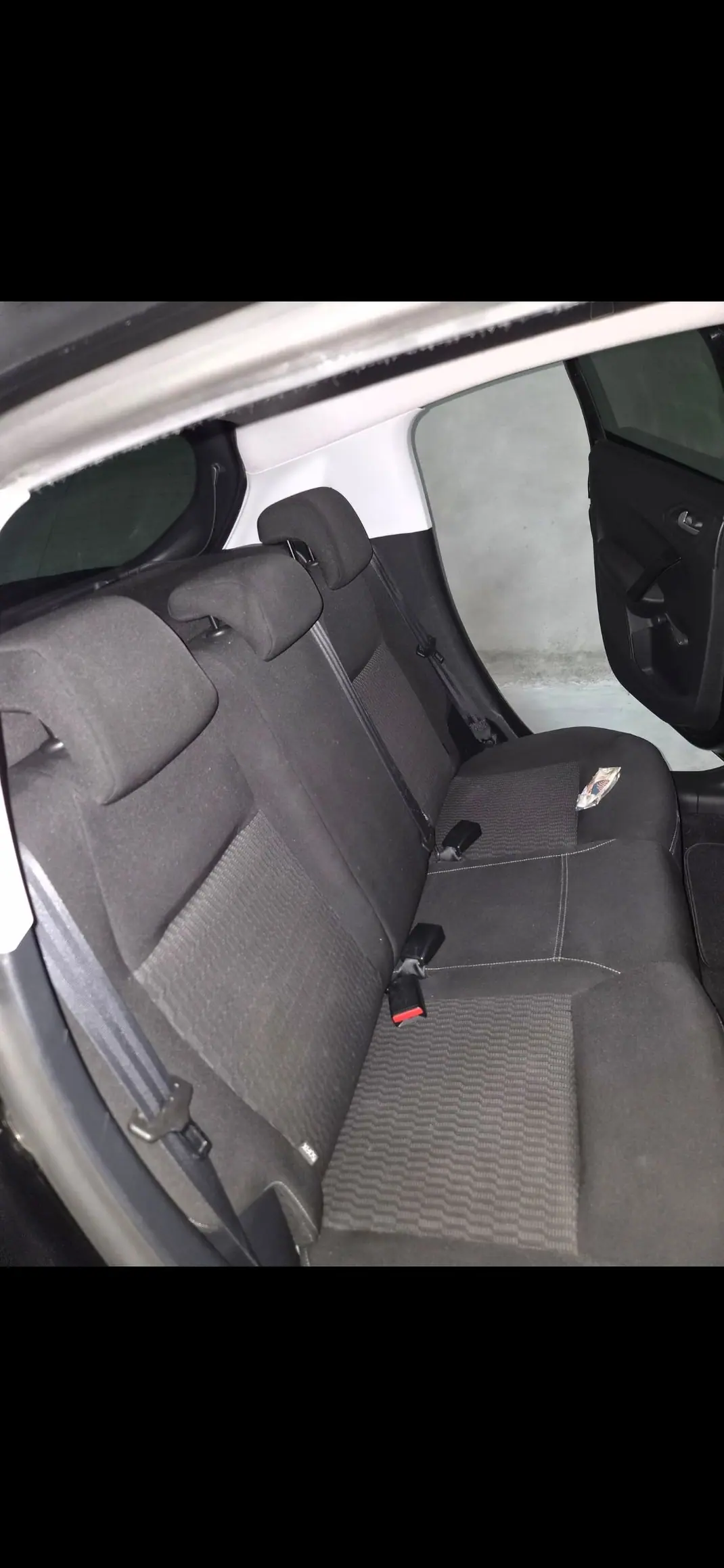 Peugeot 208 2017 - 8500 EUR, 99457 km - 99457km - foto 2 de 8