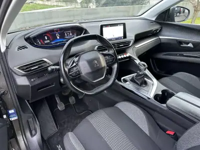 Peugeot 3008 2019 - 13900 EUR, 180000 km - AUTO.MOTO.pt - 180000km - foto 16 de 45