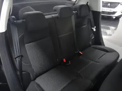 Peugeot 208 2018 - 8900 EUR, 82000 km - AUTO.MOTO.pt - 82000km - foto 15 de 23