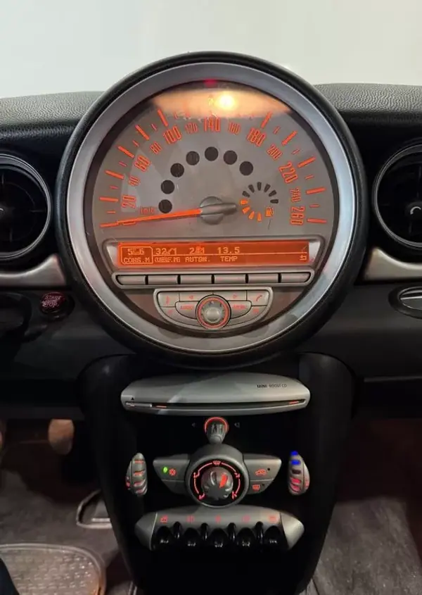 MINI 3 Portas 2010 - 8900 EUR, 211000 km - AUTO.MOTO.pt - 211000km - foto 16 de 33