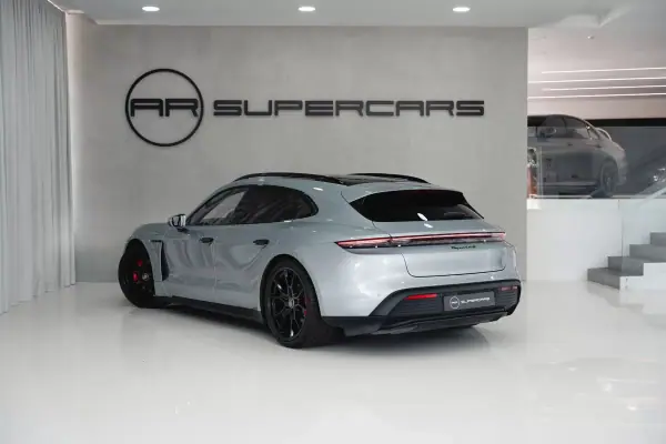 Porsche Taycan Sport Turismo 2024 - 74950 EUR, 55673 km - AUTO.MOTO.pt - 55673km - foto 11 de 57