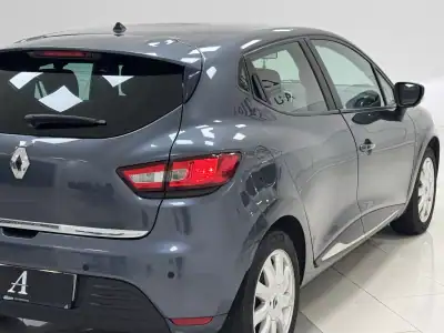 Renault Clio 2017 - 11890 EUR, 109000 km - AUTO.MOTO.pt - 109000km - foto 9 de 17