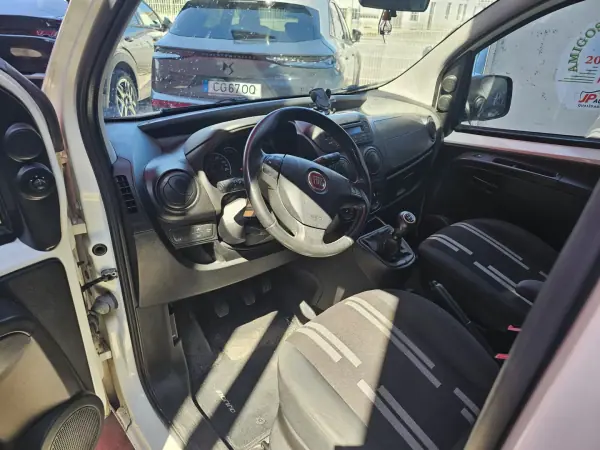 Fiat Fiorino 2011 - 5999 EUR, 189000 km - AUTO.MOTO.pt - 189000km - foto 4 de 8